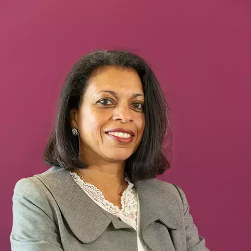 christel-essam-square